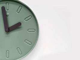 Nahaufnahme und Ernte dekorieren modernes grünes Uhrenwandisolat auf weißem Hintergrund mit Platz für Texte. foto