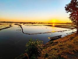 Naturansicht Dorffluss Seen von Bangladesch, Landschaft, Reise, Wald, Schönheit, Abenteuer, Landschaft, Himmel, Baum, Hintergrund, grün, natürlich, schön, Wasser, Sonne, Morgen, Boot foto