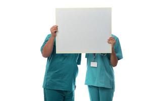Ärzte mit leeren Banner auf einem weißen Hintergrund isoliert foto