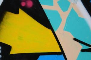 Straßenkunst. abstraktes Hintergrundbild eines Fragments eines farbigen Graffiti-Gemäldes in Blautönen foto