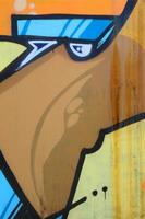 Straßenkunst. abstraktes Hintergrundbild eines Fragments eines farbigen Graffiti-Gemäldes in Beige- und Orangetönen foto