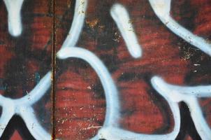 Textur eines Fragments der Wand mit Graffiti-Malerei, die darauf abgebildet ist. ein Bild einer Graffiti-Zeichnung als Foto zu Themen der Street Art und Graffiti-Kultur