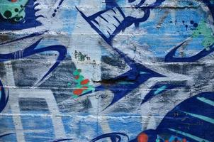 Nahaufnahme von Graffiti-Zeichnungsdetails. Hintergrundbild zum Thema Street Art und Vandalismus. Textur der Wand, bemalt mit Aerosolfarben foto