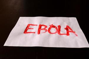 Ebola-Virus auf Papier geschrieben foto