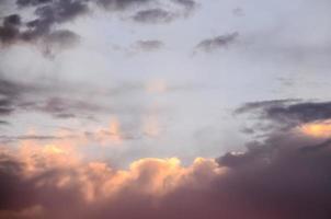 Himmel mit Wolken aus nächster Nähe foto