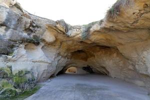 Höhle in den Kreidefelsen im Süden Israels. foto