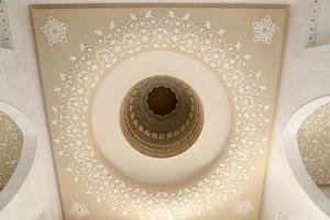 abu dhabi vereinigte arabische emirate 08.12.2022 scheich zayed moschee weiße moschee in abu dhabi. foto