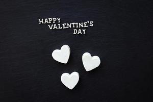 Süßigkeiten weiße Schokolade im Herzen - Inschrift Happy Valentine foto