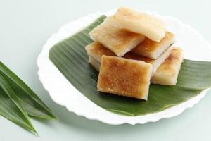 asiatischer kokospfannkuchen kanom babin oder wingko, beliebtes dessert foto