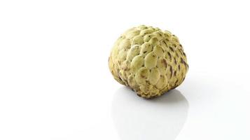 einzelner Bio-Zuckerapfel oder Puddingapfel, Annona, Sweetsop foto