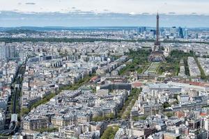 luftaufnahme des sonnigen blauen himmels von paris foto