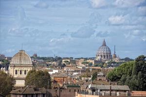 Rom-Blick mit St. Peter-Vatikan-Kuppel foto