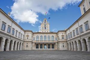 rom quirinale innenansicht des hofes foto