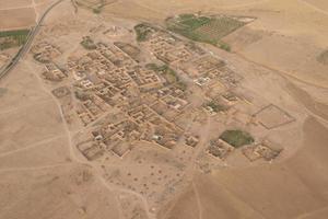 maroc siedlung in der wüste in der nähe von marrakesch luftbild foto