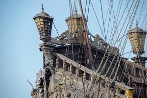 Skulpturen und Dekoration auf Piratenschiff foto