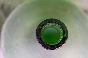 Detail der alten grünen Glasflasche foto