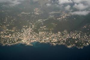 bogliasco dorf genua italien luftpanorama landcape aus dem flugzeug foto