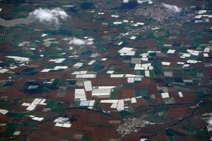 bewirtschaftete felder in der nähe von guadalajara jalisco luftpanorama landschaft aus dem flugzeug foto