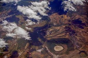 krater in der nähe von leon guanajuato luftpanorama landschaft aus dem flugzeug foto