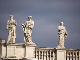 Petersdom Rom Blick auf Statuendetails foto