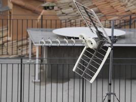 rom hausdach und kirchenkuppel stadtbild dachkuppelansicht panorama mit satelliten- und fernsehantenne foto