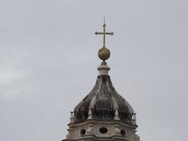 petersdom rom blick vom kuppeldetail auf dem dach foto