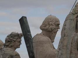 petersdom rom blick von der dachstatue detail foto