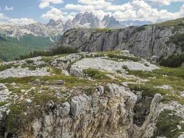 ww1 gräben am monte piana 2.324 meter hoher berg in den sextener dolomiten an der grenze zu italien und österreich. foto