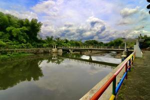 Blick auf den Gajahwong-Fluss. foto