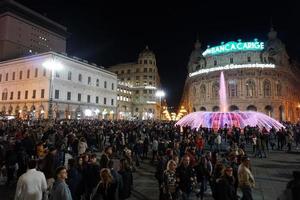 genua, italien - 8. dezember 2018 - weihnachtsfeier beginnt mit dem längsten beleuchteten weg der welt foto