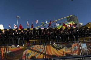 genua, italien - 9. dezember 2018 - der traditionelle weihnachtsvergnügungspark luna park wird eröffnet foto