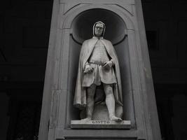 uffizi florenz im freien statue berühmter giotto foto