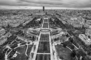 paris nachtansicht von tour eiffel foto