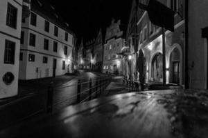 fussen deutschland bayerische mittelalterliche stadt nachtansicht im dezember foto