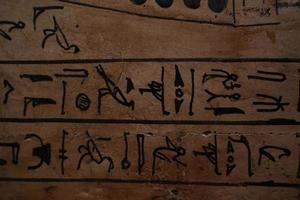 ägyptische Holzsarkophag-Hieroglyphen-Detail foto