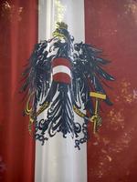 Detail der vertikalen Flagge Österreichs foto