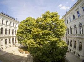 hauptgebäude der karl franzens universität graz foto