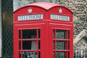 englisches telefon rote kabine in cambridge foto