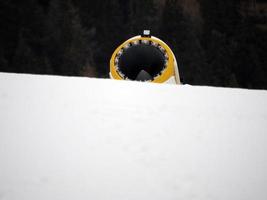 schneemaschine kanone schneeerzeuger kanone foto