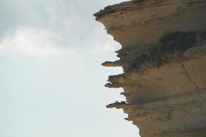 saint peter pools malta felsformation loch auf felsen foto