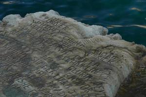 Promi-Prominente nennen Graffiti auf der Felsformation Saint Peter Pools Malta foto