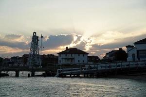 Blick auf den Hafen von Nantucket bei Sonnenuntergang foto