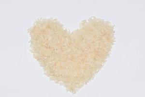 Reisherz auf weißem Hintergrund foto