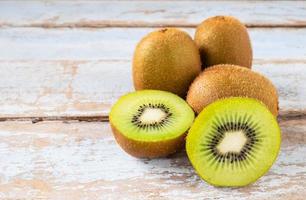 Kiwi halbiert foto