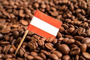 Österreich-Flagge auf Kaffeebohne, Import-Export-Handels-Online-Handelskonzept. Flagge auf Kaffeebohne, Import-Export-Handel Online-Handelskonzept. foto