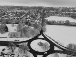 Hochwinkelansicht der Stadt in klassischem Schwarz und Weiß foto