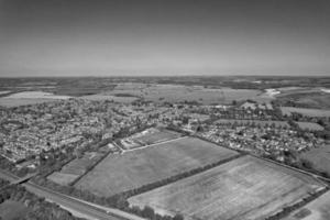 Hochwinkelansicht der britischen Landschaft im klassischen Schwarz-Weiß-Stil foto