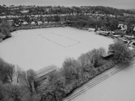 Hochwinkelansicht der Stadt in klassischem Schwarz und Weiß foto