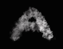 realistischer rauch ein alphabet, das sich auf dunklem hintergrund ausbreitet foto