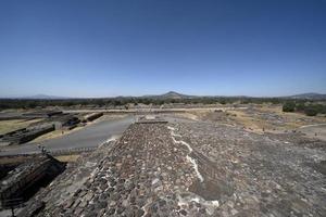 mexiko-stadt, mexiko - 30. januar 2019 - tourist bei teotihuacan pyramide mexiko foto